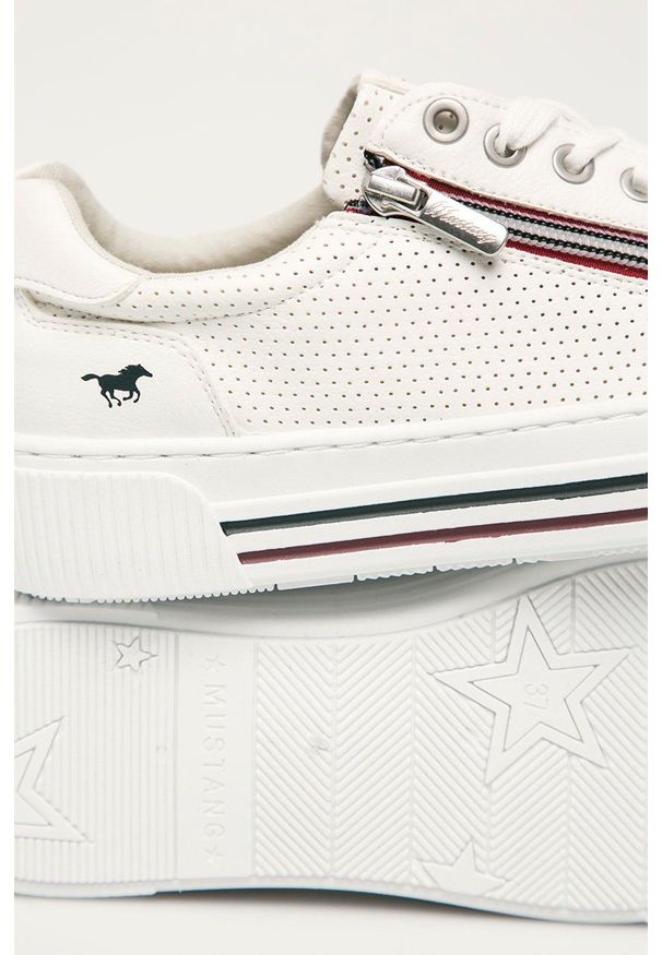 Mustang - Buty. Nosek buta: okrągły. Zapięcie: sznurówki. Kolor: biały. Materiał: guma