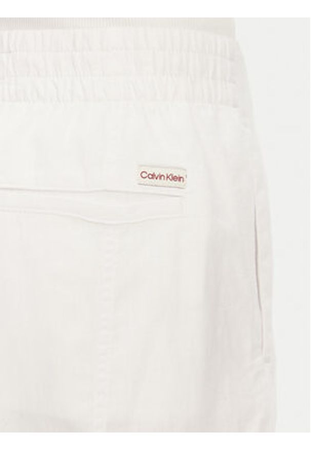 Calvin Klein Jeans Bermudy J20J225219 Biały Relaxed Fit. Kolor: biały. Materiał: bawełna