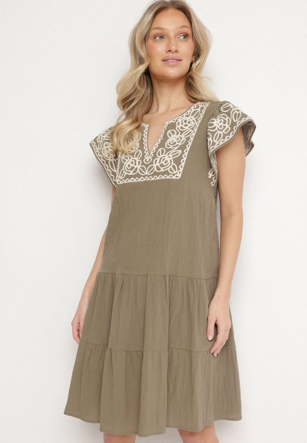 Born2be - Zielona Sukienka z Haftami w Stylu Boho z Bawełny Evitel. Kolor: zielony. Materiał: bawełna. Długość rękawa: krótki rękaw. Wzór: haft. Sezon: lato. Styl: boho