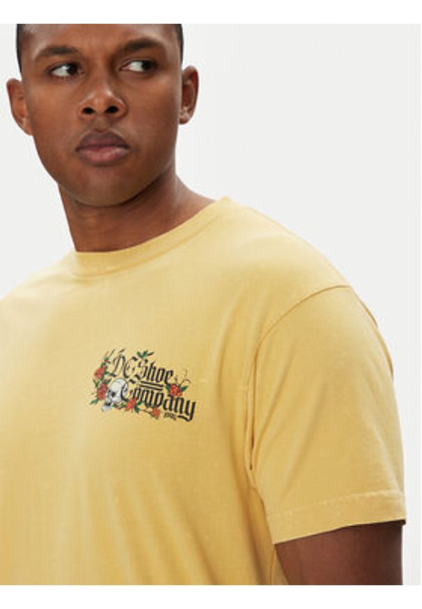 DC T-Shirt ADYZT05460 Żółty Regular Fit. Kolor: żółty. Materiał: bawełna