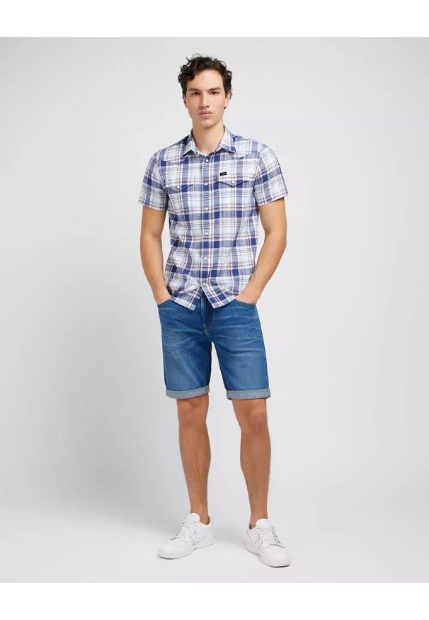 Wrangler - LEE 5 POCKET SHORT MĘSKIE SZORTY KRÓTKIE SPODNIE JEANSOWE WARM 112349234 L73M016079. Okazja: na spacer, na co dzień. Materiał: jeans. Długość: krótkie. Wzór: nadruk, jednolity. Sezon: lato. Styl: klasyczny, elegancki, casual
