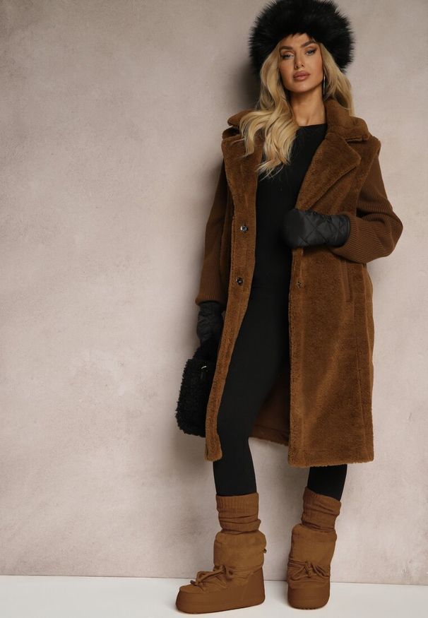 Renee - Brązowy Płaszcz Futerko z Rękawami z Dzianiny Ravileth. Okazja: na co dzień, na spacer. Kolor: brązowy. Materiał: dzianina, futro. Długość rękawa: długi rękaw. Długość: długie. Sezon: zima, jesień. Styl: casual, elegancki