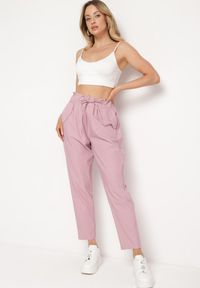 Born2be - Różowe Spodnie z Talią Paper Pag z Wiązanym Sznurkiem Munisetti. Okazja: na co dzień. Kolor: różowy. Styl: casual #2