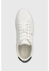 TOMMY HILFIGER - Tommy Hilfiger sneakersy skórzane ESSENTIAL COURT SNEAKER kolor biały FW0FW07427. Nosek buta: okrągły. Zapięcie: sznurówki. Kolor: biały. Materiał: skóra #4