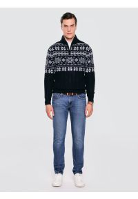 Big-Star - Sweter męski ze skandynawskim wzorem granatowy Kevino 403. Okazja: na co dzień. Typ kołnierza: kołnierzyk stójkowy. Kolor: niebieski. Materiał: dzianina, jeans. Długość: krótkie. Wzór: ze splotem. Styl: elegancki, casual, klasyczny #6