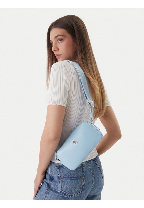 TOMMY HILFIGER - Tommy Hilfiger Torebka Th Essential Camera Bag AW0AW18370 Błękitny. Kolor: niebieski. Materiał: skórzane