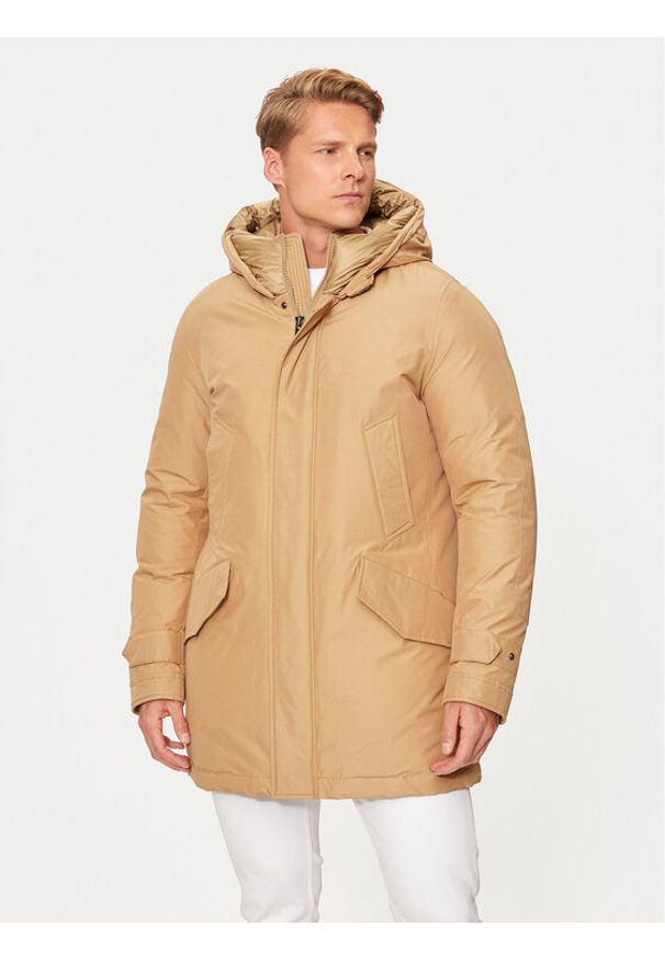 Woolrich Kurtka puchowa CFWOOU0487MRUT0001 Beżowy Regular Fit. Kolor: beżowy. Materiał: bawełna