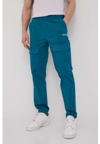 adidas Originals spodnie męskie kolor zielony joggery. Kolor: zielony. Materiał: materiał, tkanina