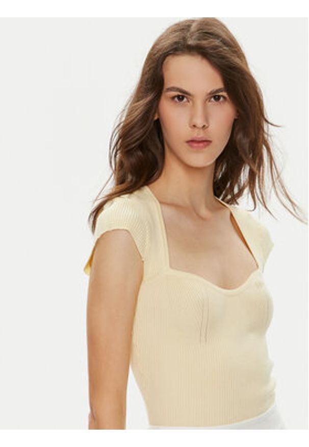 Gina Tricot Bluzka 22212 Żółty Slim Fit. Kolor: żółty. Materiał: wiskoza, syntetyk