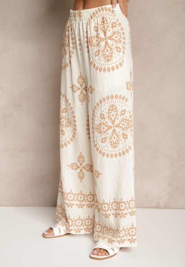 Renee - Jasnobeżowy Komplet z Wiskozy w Ornamentalny Print Koszula i Szerokie Spodnie Pasniela. Kolor: beżowy. Materiał: wiskoza. Wzór: nadruk