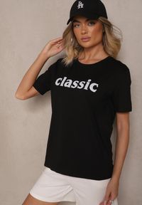 Renee - Czarny Bawełniany T-shirt Zdobiony Napisem z Cyrkonii Deleire. Okazja: na co dzień. Kolor: czarny. Materiał: bawełna. Wzór: napisy, aplikacja. Styl: elegancki, klasyczny, casual #4