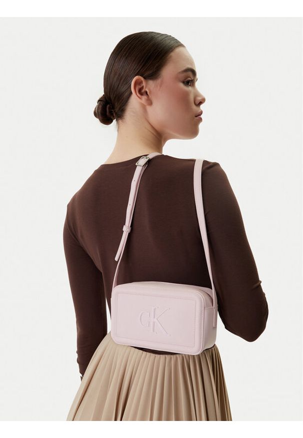 Calvin Klein Torebka Bold Ck Camera Bag LV04F3220G Różowy. Kolor: różowy. Materiał: skórzane
