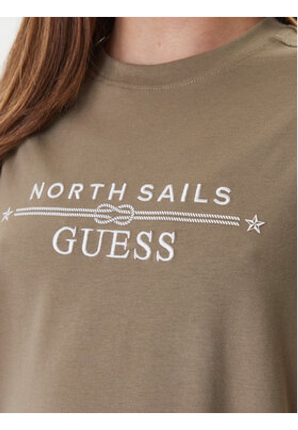 Guess T-Shirt GUESS x NORTH SAILS W6GI03 K2657 Zielony Relaxed Fit. Kolor: zielony. Materiał: bawełna