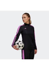 Bluza dresowa do piłki nożnej Adidas Tiro. Kolor: wielokolorowy, różowy, czarny. Materiał: dresówka. Wzór: paski