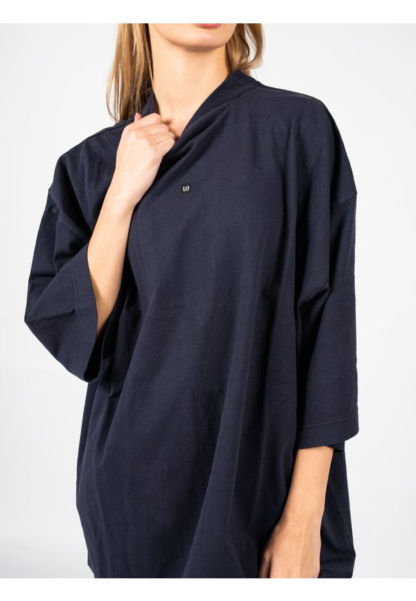 Yeezy Gap Engineered by Balenciaga - Yeezy Gap Engineered By Balenciaga T-Shirt "Logo" | 719614 TMVQ2 | Mężczyzna | Granatowy. Kolor: niebieski. Materiał: bawełna. Wzór: nadruk