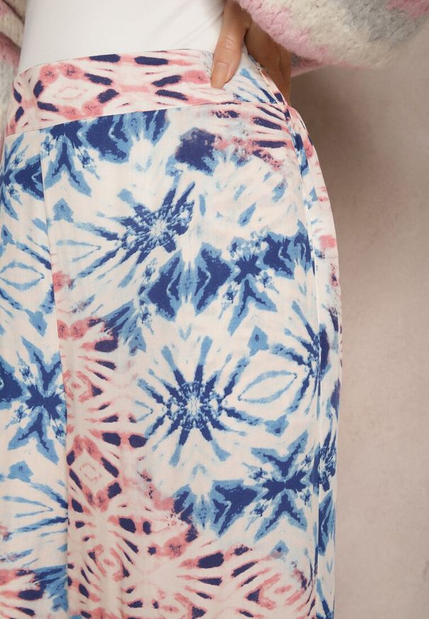 Renee - Niebiesko-Różowe Wiskozowe Spodnie z Szerokimi Nogawkami w Abstrakcyjny Print Averora. Kolor: niebieski. Materiał: wiskoza. Wzór: nadruk. Sezon: lato