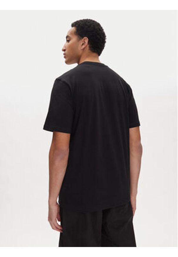 Adidas - adidas T-Shirt Lounge Slides Graphic Pocket JC5283 Czarny Regular Fit. Kolor: czarny. Materiał: bawełna