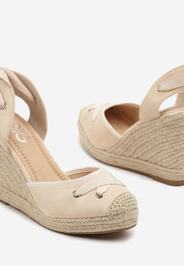 Born2be - Beżowe Sandały Espadryle na Plecionym Koturnie z Wiązaniem Wokół Kostki Adivnia. Okazja: na co dzień. Kolor: beżowy. Sezon: wiosna. Obcas: na koturnie. Styl: casual