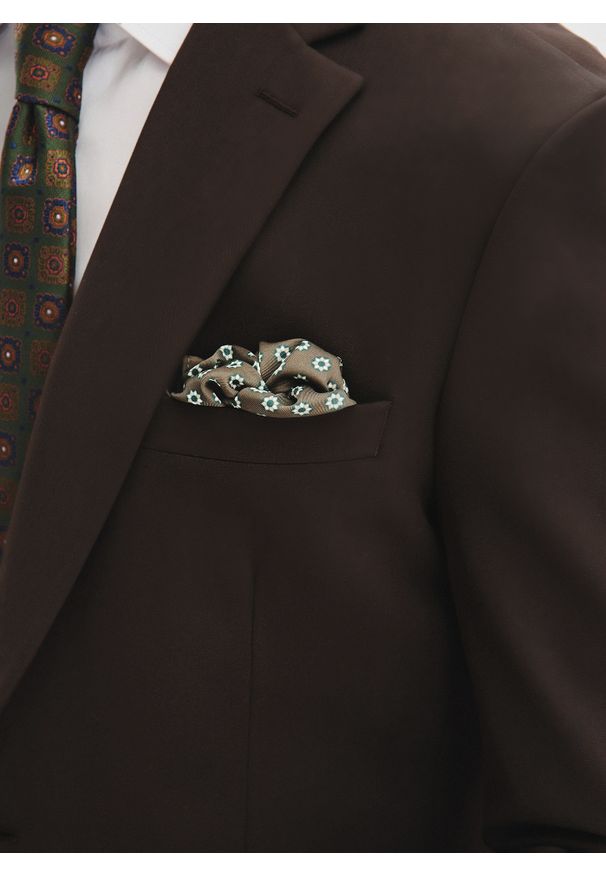 Pako Lorente - PAKO LORENTE - Ciemnobrązowy garnitur męski. Kolor: brązowy. Materiał: poliester, elastan, wiskoza