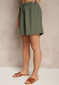 Renee - Ciemnozielone Szorty z Wiskozą High Waist Puvione. Okazja: na co dzień. Stan: podwyższony. Kolor: zielony. Materiał: wiskoza. Styl: casual #3