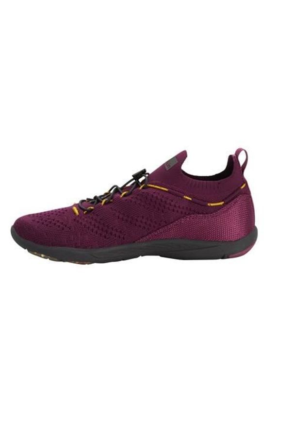 Buty do chodzenia damskie Jack Wolfskin Spirit Knit Low. Kolor: czerwony. Materiał: syntetyk, materiał. Szerokość cholewki: normalna. Sport: turystyka piesza