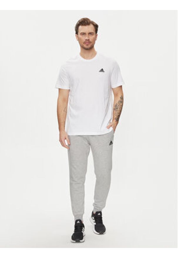 Adidas - adidas T-Shirt Essentials Single Jersey Embroidered Small Logo T-Shirt IC9286 Biały Regular Fit. Kolor: biały. Materiał: bawełna