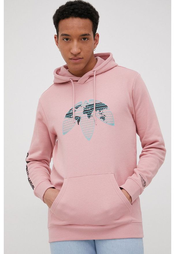 adidas Originals bluza bawełniana męska kolor różowy z kapturem z nadrukiem. Okazja: na co dzień. Typ kołnierza: kaptur. Kolor: różowy. Materiał: bawełna. Wzór: nadruk. Styl: casual