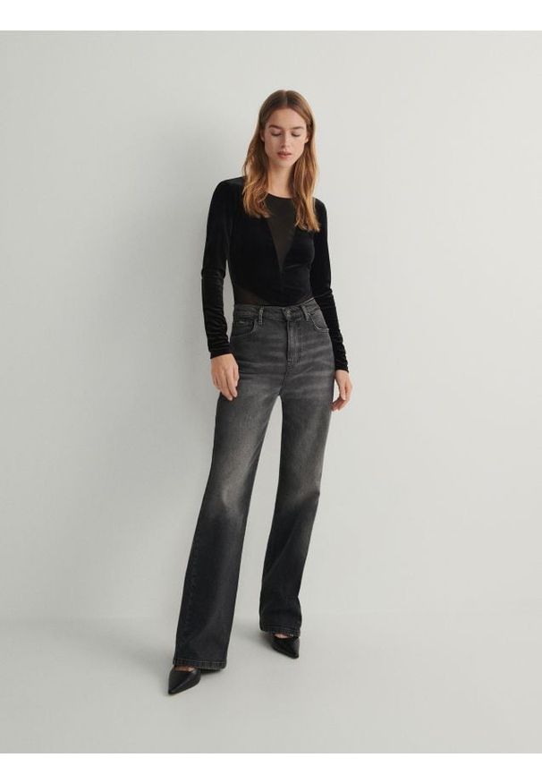 Reserved - Body z siateczką - czarny. Kolor: czarny. Materiał: dzianina