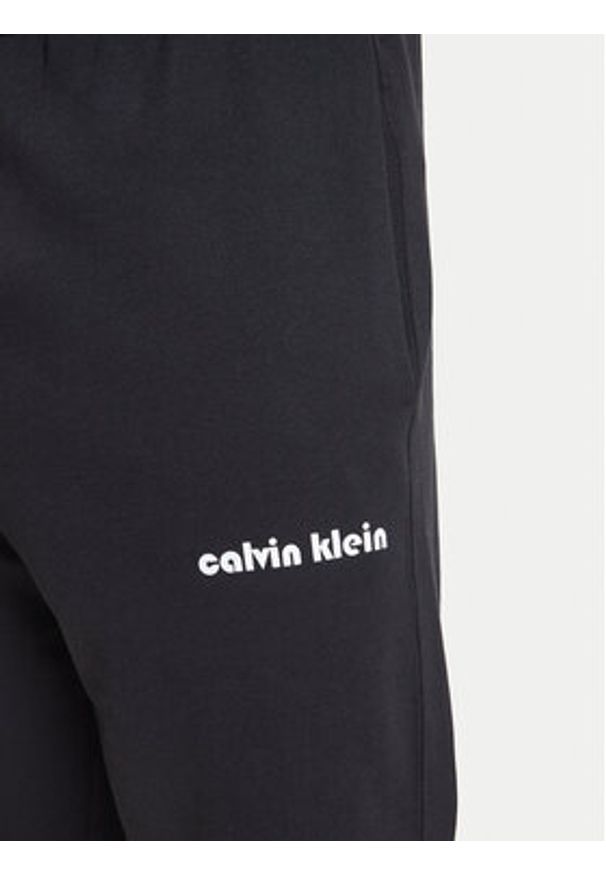 Calvin Klein Jeans Spodnie dresowe LV04RC294G Czarny Regular Fit. Kolor: czarny. Materiał: bawełna