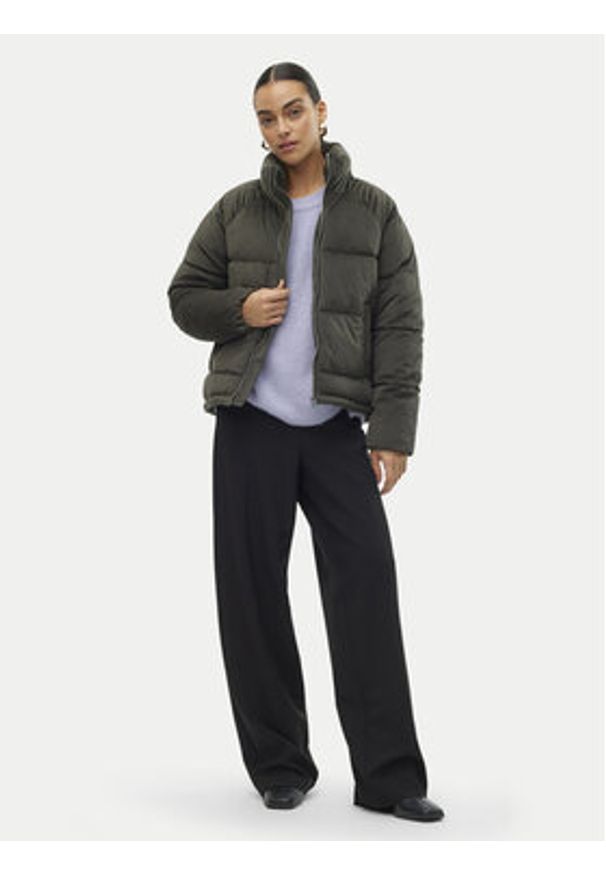 Vero Moda Kurtka zimowa Debbie Sofia 10314894 Szary Regular Fit. Kolor: szary. Materiał: syntetyk. Sezon: zima