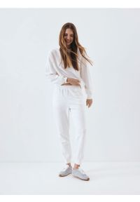 Reserved - Spodnie dresowe jogger z bawełną - złamana biel. Materiał: bawełna, dresówka
