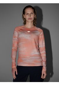 4f - Longsleeve rowerowy szybkoschnący damski - pomarańczowy. Typ kołnierza: kołnierzyk stójkowy. Kolor: pomarańczowy. Materiał: syntetyk, materiał, elastan, włókno, dzianina. Długość rękawa: długi rękaw. Długość: krótkie. Wzór: gładki, ze splotem. Sport: kolarstwo