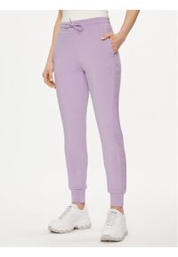 Guess Spodnie dresowe Allie V2YB18 K7UW2 Fioletowy Regular Fit. Kolor: fioletowy. Materiał: wiskoza #1