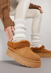 Born2be - Brązowe Śniegowce na Grubej Podeszwie z Niską Cholewką i Futerkiem Sewone. Okazja: na co dzień. Wysokość cholewki: przed kostkę. Kolor: brązowy. Materiał: futro. Szerokość cholewki: normalna. Styl: klasyczny, casual, elegancki #1