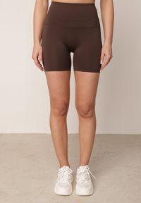 Born2be - Brązowe Szorty Kolarki z Wysokim Stanem i Przeszyciem w Talii Daemtora. Okazja: na co dzień, na spacer. Stan: podwyższony. Kolor: brązowy. Długość: krótkie. Styl: sportowy, casual #5