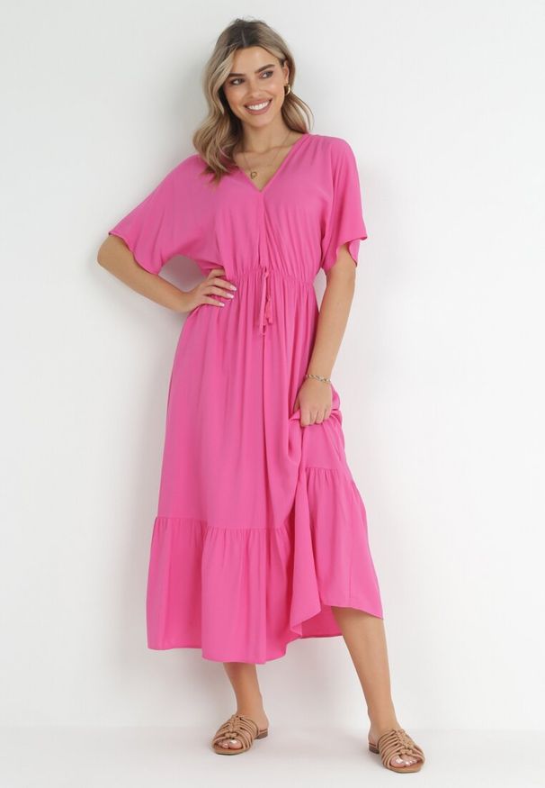 Born2be - Fuksjowa Rozkloszowana Sukienka Maxi z Gumką i Sznurkiem w Talii z Wiskozy Baneta. Okazja: na co dzień. Kolor: różowy. Materiał: wiskoza. Typ sukienki: proste. Styl: casual. Długość: maxi