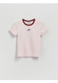 Reserved - Bawełniany T-shirt z haftem - pastelowy róż. Kolor: różowy. Materiał: bawełna. Wzór: haft