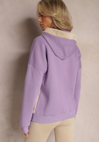 Renee - Jasnofioletowa Bluza z Bawełny z Ozdobną Naszywką z Misiem i Polarowym Kapturem Hecatia. Typ kołnierza: kaptur. Kolor: fioletowy. Materiał: polar, bawełna. Wzór: aplikacja #4