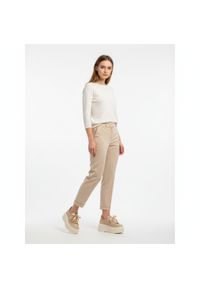 Sneakersy damskie Karino, platformowa podeszwa sznurowanie ozdobne wstążki masywna forma miękka wyściółka, beżowe, 5829/022-P. Zapięcie: sznurówki. Kolor: beżowy. Materiał: skóra, jeans. Obcas: na platformie. Styl: elegancki, sportowy, klasyczny #4