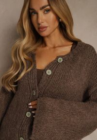 Renee - Jasnobrązowy Nietoperzowy Kardigan z Domieszką Wełny i Wiskozy Lianavia. Kolor: brązowy. Materiał: wełna, wiskoza. Długość: krótkie. Sezon: jesień #4