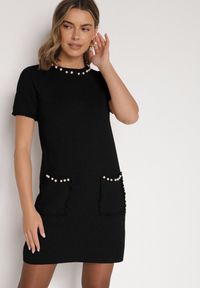 Born2be - Czarna Trapezowa Sukienka Sweterkowa Ozdobiona Perełkami Eletusa. Okazja: na co dzień. Kolor: czarny. Wzór: aplikacja. Typ sukienki: trapezowe. Styl: casual, elegancki. Długość: midi #2