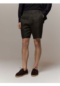 Reserved - Lniane szorty regular fit - ciemnozielony. Kolor: zielony. Materiał: len #1