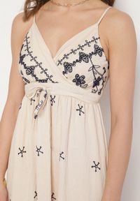 Born2be - Jasnobeżowa Sukienka z Wiskozy Ozdobiona Haftami Lunireia. Okazja: na co dzień. Typ kołnierza: dekolt w kształcie V. Kolor: beżowy. Materiał: wiskoza. Długość rękawa: na ramiączkach. Wzór: haft, aplikacja. Typ sukienki: proste. Styl: casual #3