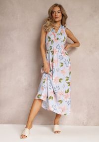 Renee - Jasnoniebieska Kwiecista Sukienka Maxi z Gumką w Talii i Rozkloszowanym Dołem Lenasa. Kolor: niebieski. Materiał: tkanina. Wzór: kwiaty. Sezon: lato, wiosna. Długość: maxi