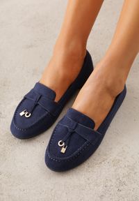 Renee - Granatowe Mokasyny Ozdobione Metalowymi Aplikacjami Eunilla. Okazja: na co dzień. Kolor: niebieski. Materiał: jeans. Wzór: aplikacja. Styl: elegancki, klasyczny, casual #7
