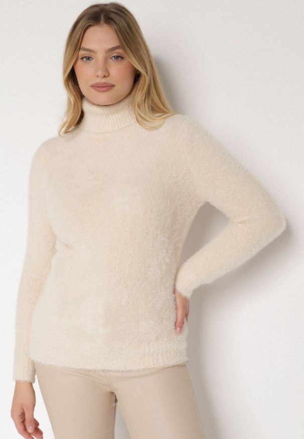 Born2be - Jasnobeżowy Wełniany Golf Mihn. Typ kołnierza: golf. Kolor: beżowy. Materiał: wełna. Długość rękawa: długi rękaw. Długość: długie. Sezon: zima, jesień