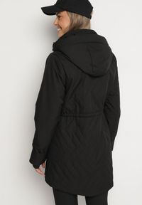Born2be - Czarna Pikowana Kurtka Parka z Odpinanym Kapturem na Suwak Ściągana w Talii Ericeas. Okazja: na co dzień. Kolor: czarny. Materiał: jeans. Długość rękawa: długi rękaw. Długość: długie. Styl: sportowy, casual, elegancki, wizytowy #4