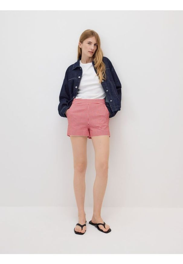 Reserved - Szorty w kratę - czerwony. Kolor: czerwony. Materiał: tkanina, wiskoza