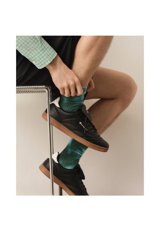 Sneakersy Champion. Kolor: czarny