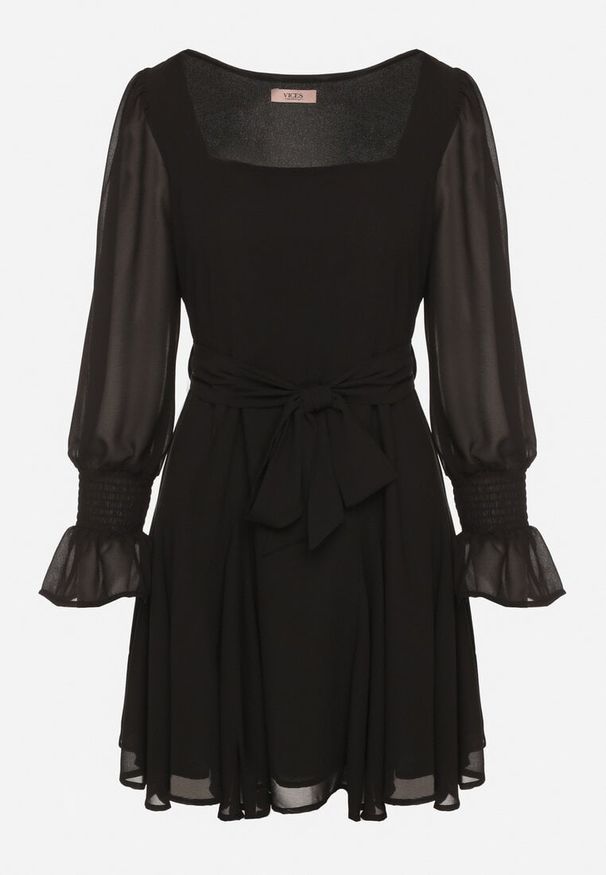 Born2be - Czarna Sukienka VICES z Siateczkowymi Rękawami i Wiązanym Paskiem Resnala. Okazja: na co dzień. Typ kołnierza: dekolt kwadratowy. Kolor: czarny. Materiał: materiał. Typ sukienki: rozkloszowane. Styl: elegancki, casual